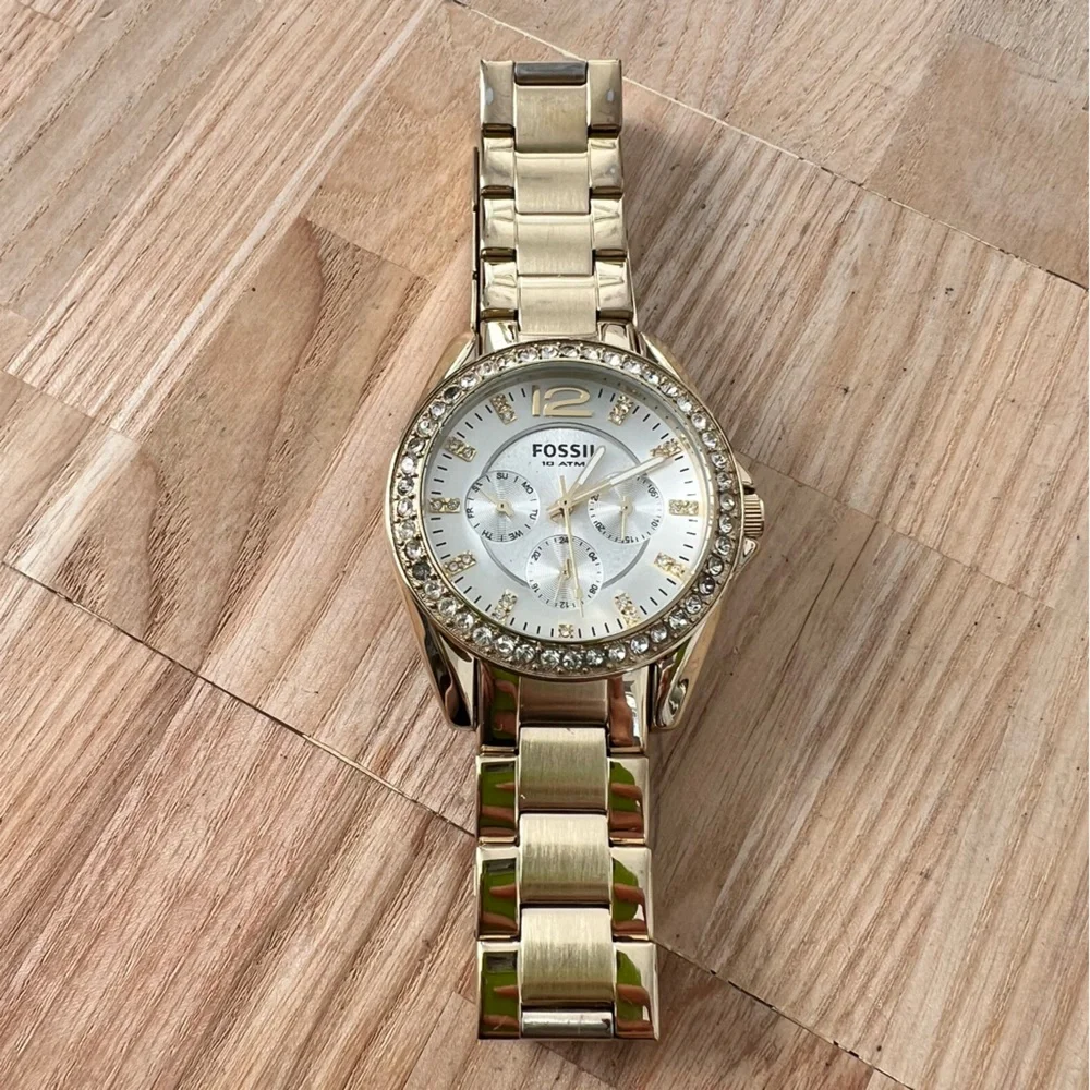 Fossil ladies gold tone watch NEW BATTERY